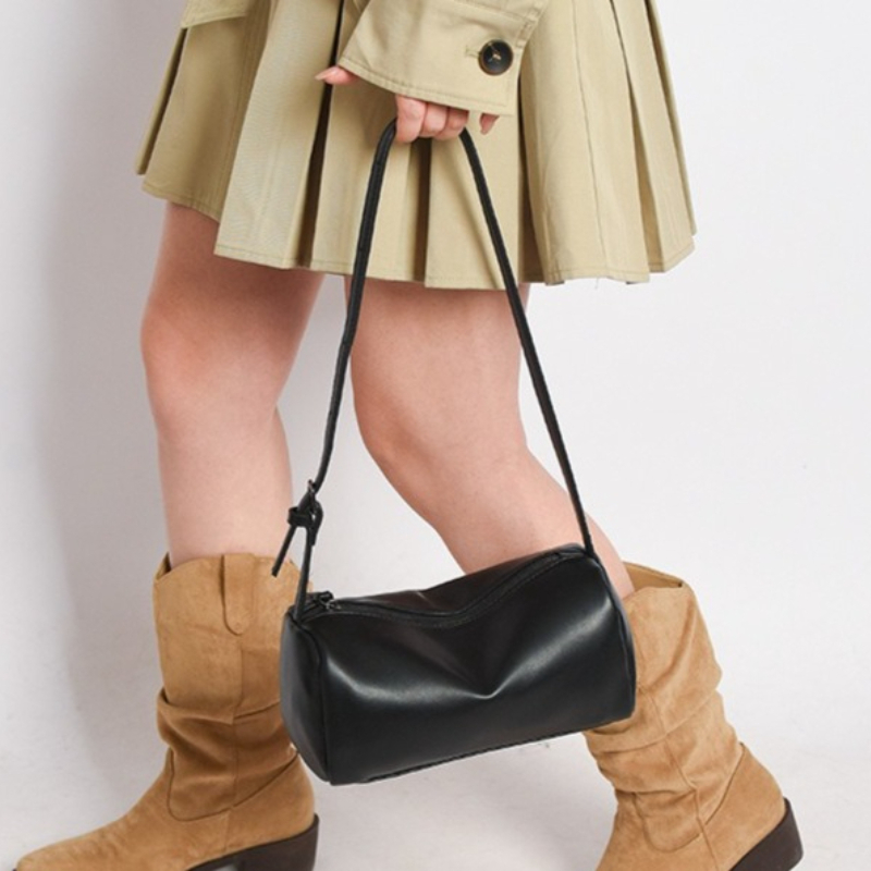Women Bags 2026 Trends - حقيبة أقلام من الجلد المشقوق بتصميم