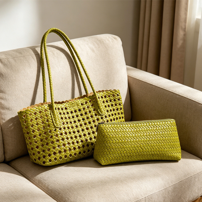 حقيبة شاطئ صيفية خضراء منسوجة  - مراجعة Women Bags 2026 Trends وسعره