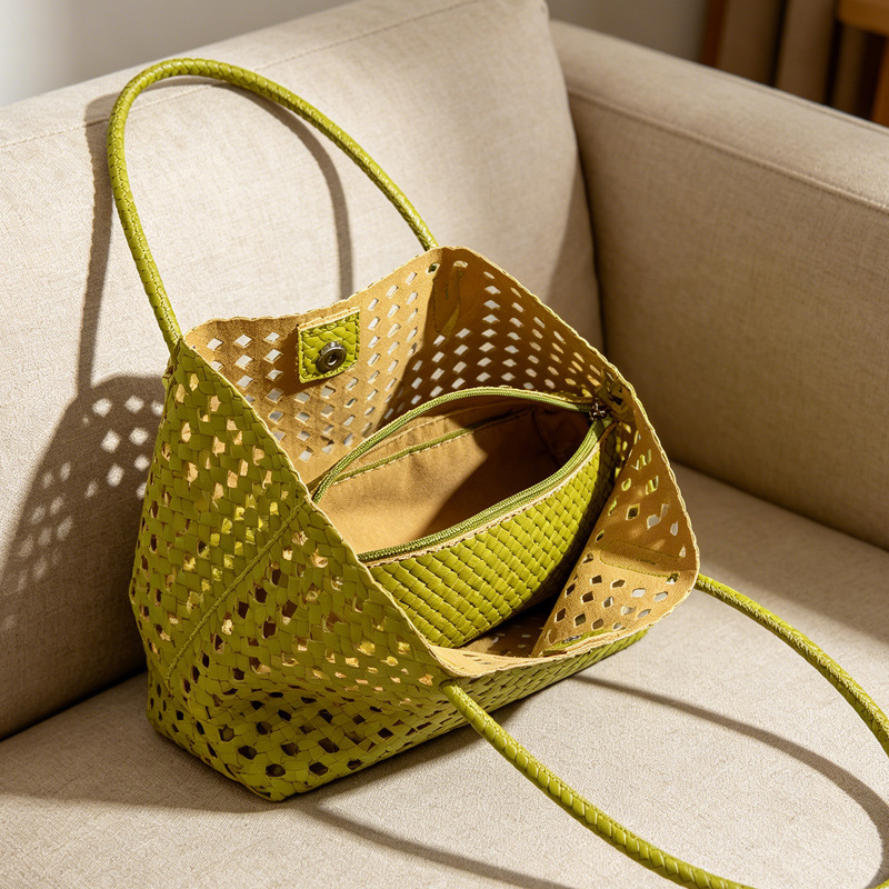 حقيبة شاطئ صيفية خضراء منسوجة  - مراجعة Women Bags 2026 Trends وسعره