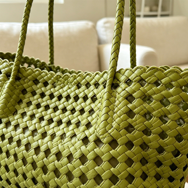 حقيبة شاطئ صيفية خضراء منسوجة  - مراجعة Women Bags 2026 Trends وسعره