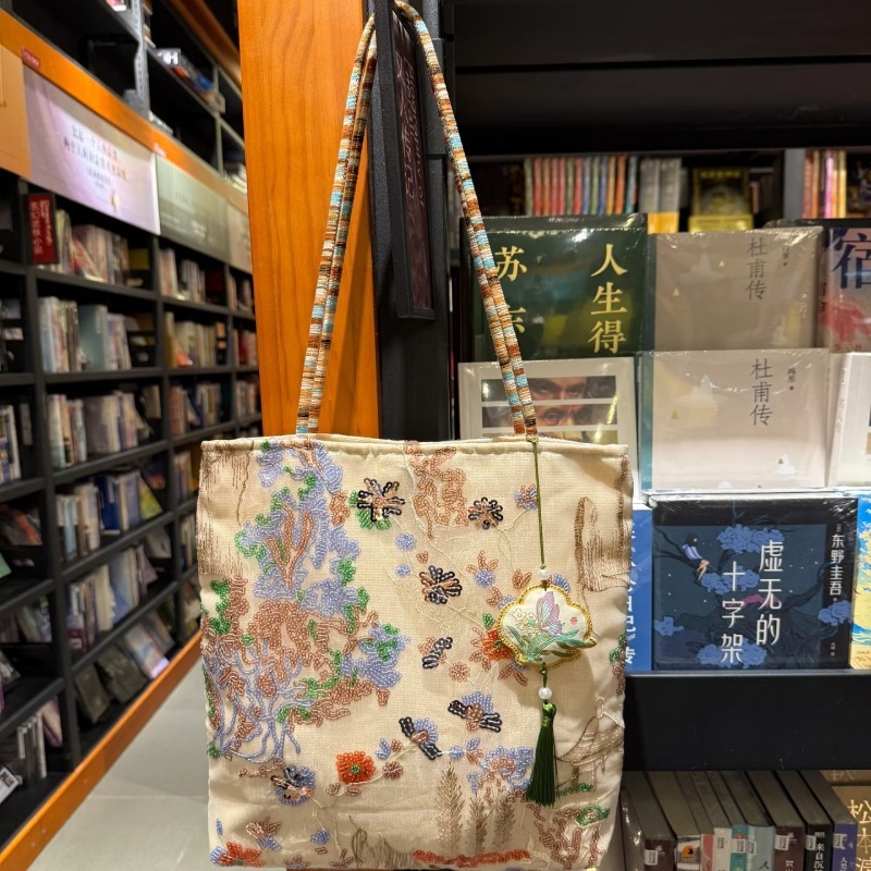 حقيبة قماشية مطرزة بالنمط الصي - مراجعة Women Bags 2026 Trends وسعره